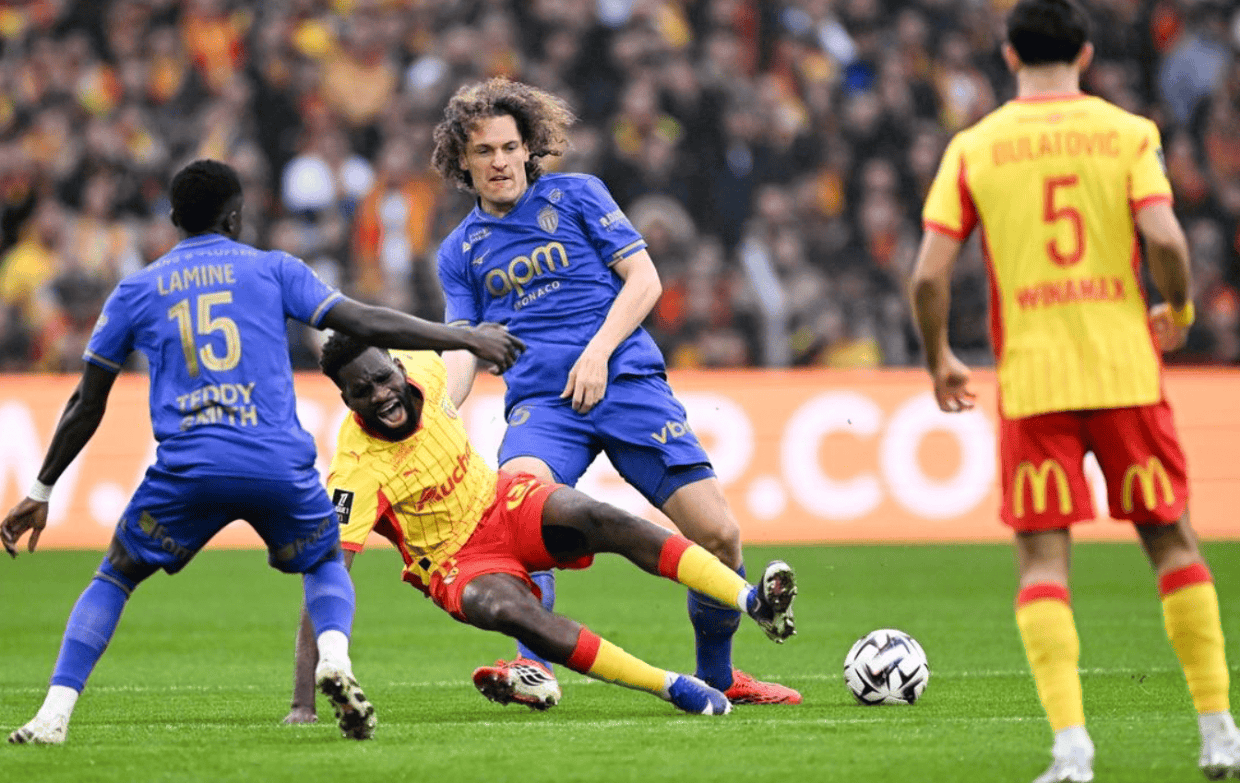 神剧情！2-0到2-3，法甲领头羊耻辱一战，连丢3球意外崩盘